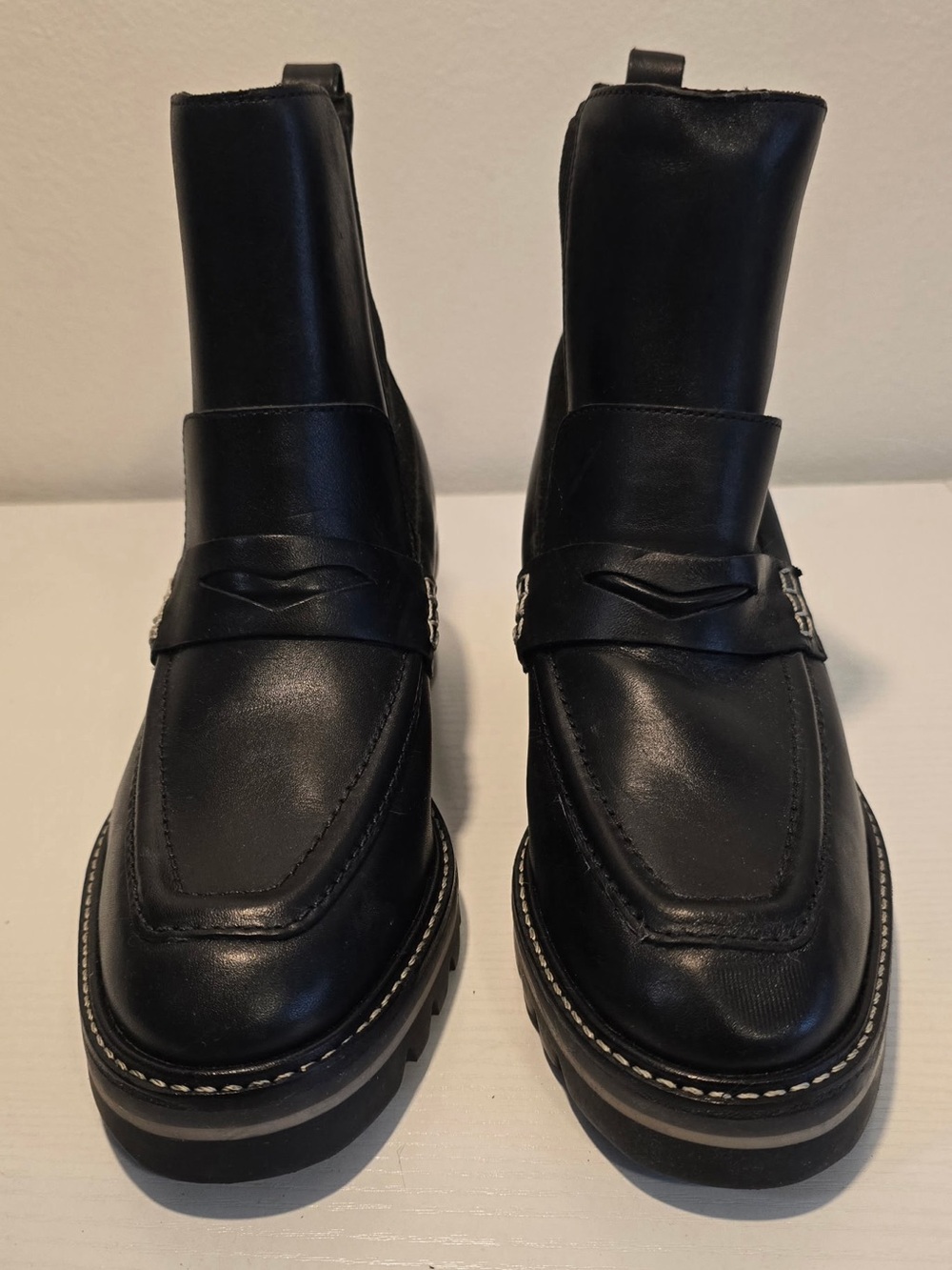 Women’s Black Leather Pull-On Bernardo Loafers
